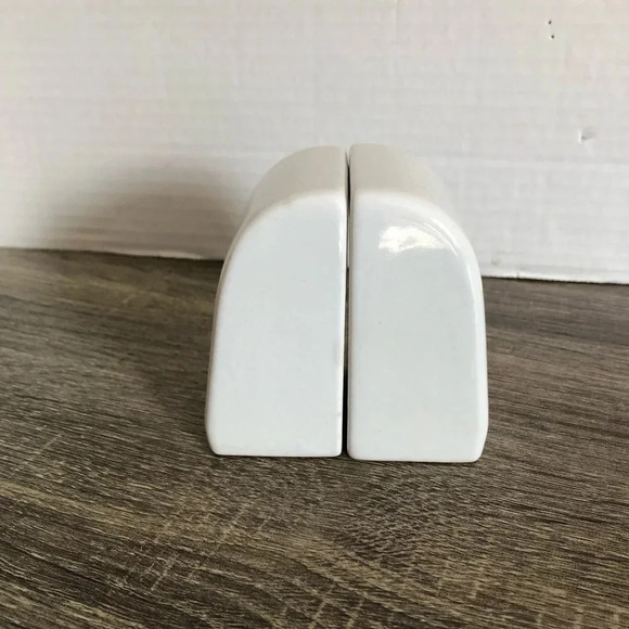 Vintage Art Deco Ceramic Salt  and Pepper Shakers - Picture 4 of 10